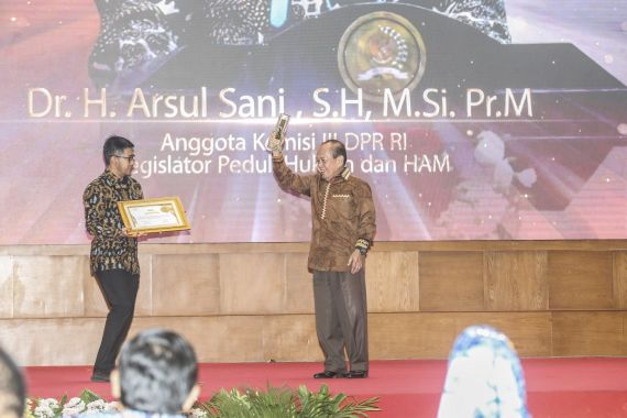 Raih KWP Award 2023, Syarief Hasan: Saya Lebih Peduli Pada Masalah Pertahanan - JPNN.COM