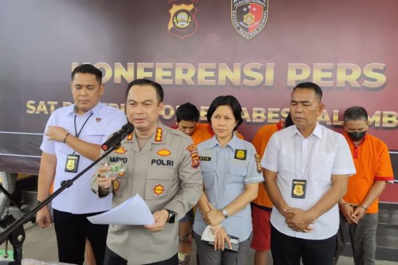 Polrestabes Palembang Tangkap Komplotan Spesialis Ganjal Mesin ATM - JPNN.COM