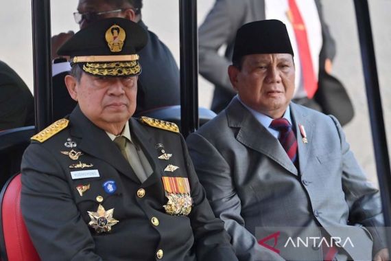 Lihat Posisi SBY saat HUT ke-78 TNI, Berjejer dengan Tokoh Penting Nasional - JPNN.COM