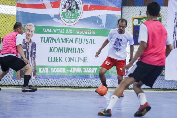 Kajol Dukung Ganjar Gelar Turnamen Futsal Bareng Tukang Ojek Online Bogor - JPNN.COM
