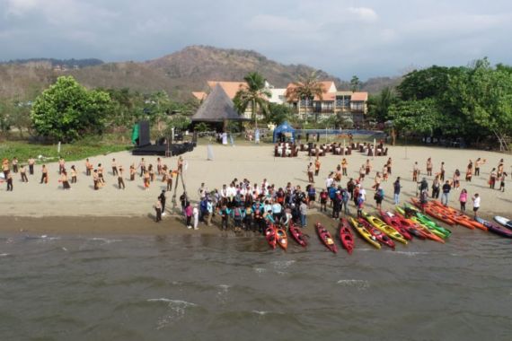 Tempuh 60 Hari Perjalanan, Flores Sea Kayak Expedition Capai Final di Labuan Bajo - JPNN.COM