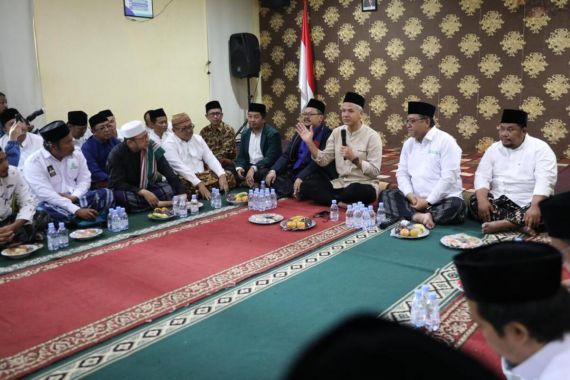 Harapan Kiai di Bekasi Raya Apabila Ganjar Jadi Presiden, Ini demi Kemajuan Ponpes - JPNN.COM