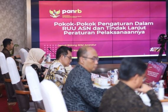 Zaman SBY 870 Ribu Honorer Langsung jadi PNS, PP Turunan UU ASN 2023 Mulai Dibahas - JPNN.COM