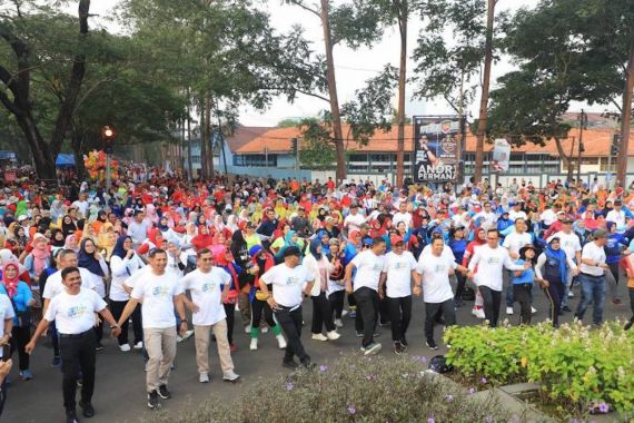 World Walking Day 2023 Dibanjiri Puluhan Ribu Warga Kota Tangerang - JPNN.COM