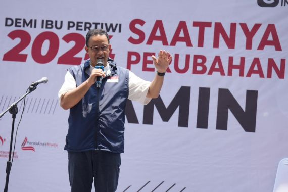 Dilarang Gelar Acara di Bandung, Anies Tersenyum Lalu Bilang Begini - JPNN.COM