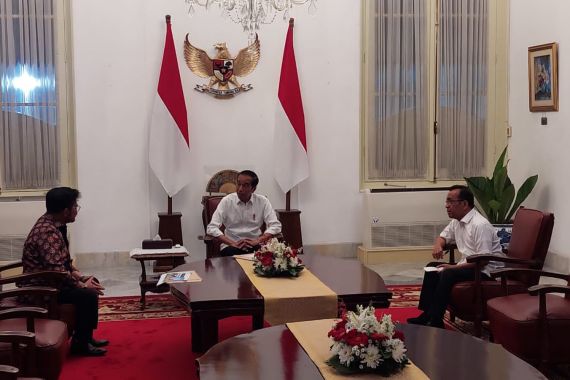 Malam-malam, SYL Temui Jokowi di Istana, Mengaku Siap Menghadapi Proses Hukum - JPNN.COM