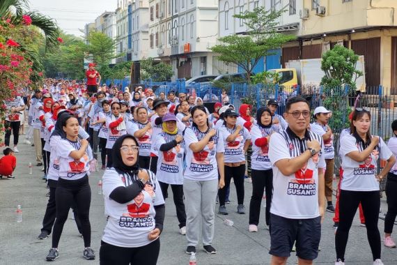 Brando Susanto Gelar Senam Sicita, Ribuan Warga Jakarta Utara Padati Kompleks Ruko Ancol - JPNN.COM