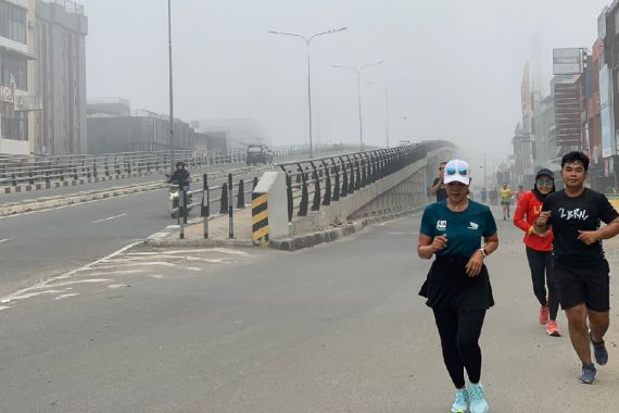 Kabut Tebal Menyelimuti Pekanbaru, Warga Banyak yang Mengeluh Sesak Napas - JPNN.COM