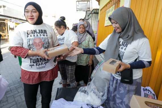 Aksi Sosial Kowarteg Ganjar Tuai Respons Positif Warga Surabaya - JPNN.COM