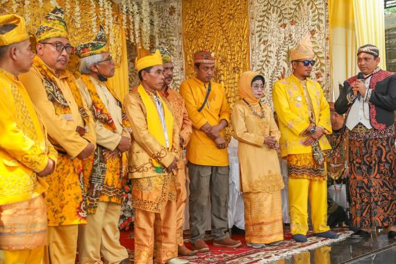 Raja dan Sultan di Kalimantan Serukan Perdamaian Bersama Sukarelawan Ganjar - JPNN.COM