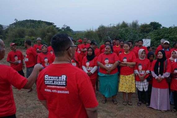 Perkuat Basis Dukungan, Relawan Sedulur Saklawase Senam Bersama Masyarakat Tembalang - JPNN.COM