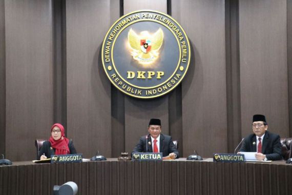 Anggota KPU Kabupaten Lembata Petrus Payong Pati Dipecat DKPP, Ini Pelanggarannya - JPNN.COM