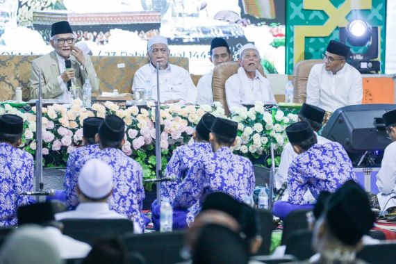 Elite PPP Hadiri Peringatan Maulid Nabi Bareng Ulama Karismatik di Ponpes Al-Anwar - JPNN.COM