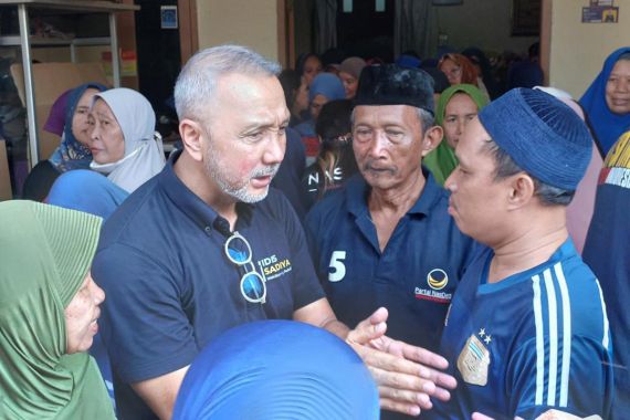 Blusukan di Depok, Politikus Nasdem Idris Sandiya Beri Edukasi Politik kepada Warga - JPNN.COM