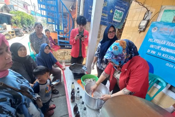 PKM UTA 45 Jakarta Ajak Istri Nelayan Maksimalisasi Pemanfaatan Hasil Laut - JPNN.COM