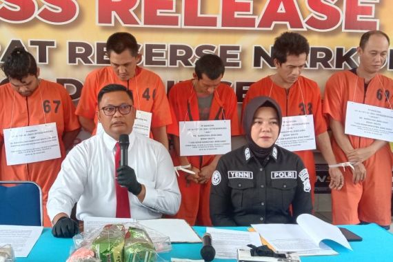 3 Kurir Narkoba Ditangkap di Palembang, Barang Buktinya Banyak Banget - JPNN.COM