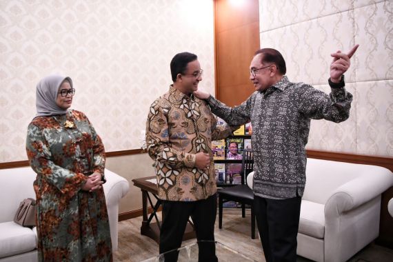 Temui PM Malaysia, Anies Sebut Anwar Ibrahim Mentor - JPNN.COM