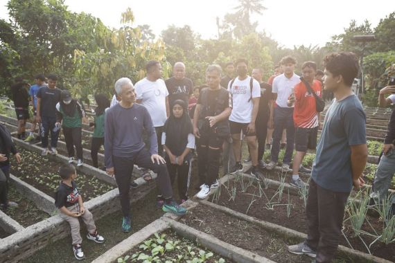 Ganjar Kagum dengan Inovasi Pertanian Jimmy Hantu di Bogor - JPNN.COM