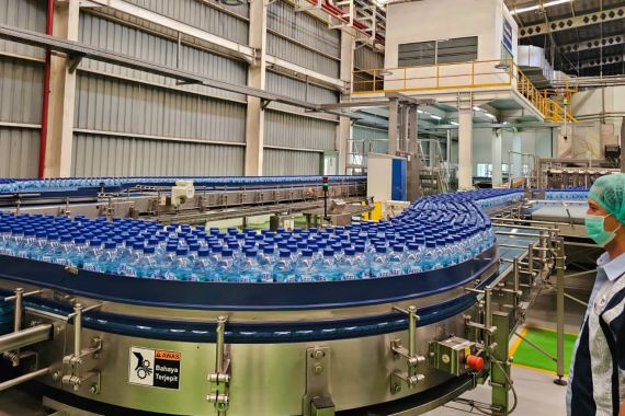 Peran Pabrik AQUA Cianjur dalam Air Minum Berkualitas dan Pelestarian Lingkungan - JPNN.COM