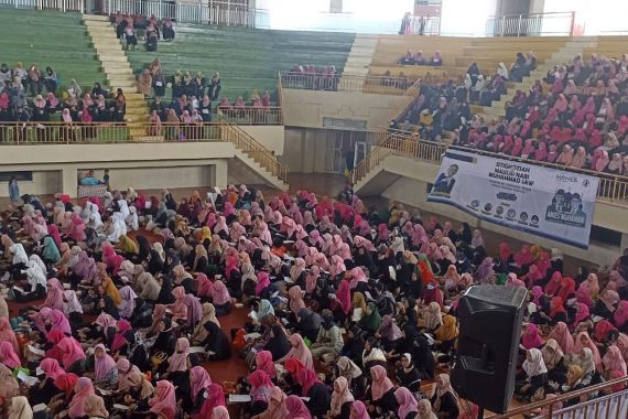 Ribuan Relawan Mak-Mak Anies Gelar Istighosah untuk Kesuksesan AMIN pada Pilpres 2024 - JPNN.COM