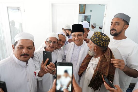 Di Acara Maulid Nabi, Anies Berdoa Bersama Minta Ikhtiar untuk Keadilan Dilancarkan - JPNN.COM