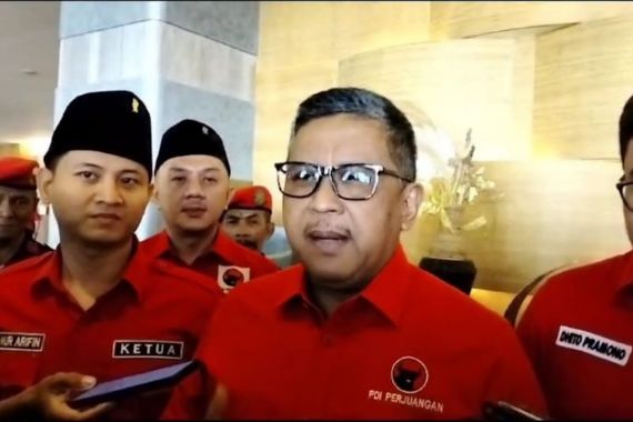 Hasto Berikan Pujian untuk Gubernur Khofifah Indar Parawansa - JPNN.COM