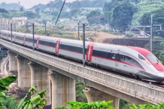 H+3 Lebaran Penumpang Kereta Whoosh Masih Ramai, Capai Sebegini - JPNN.COM