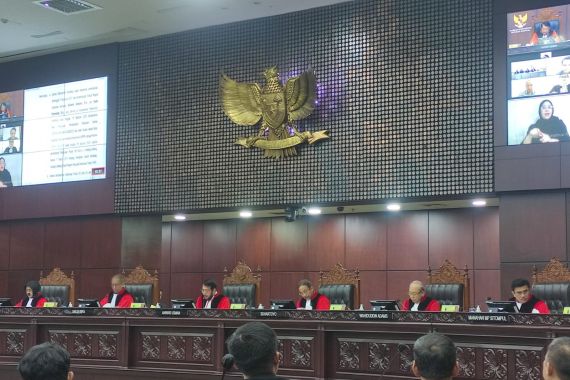 MK Tolak Gugatan PSI Soal Batas Usia Capres-Cawapres - JPNN.COM