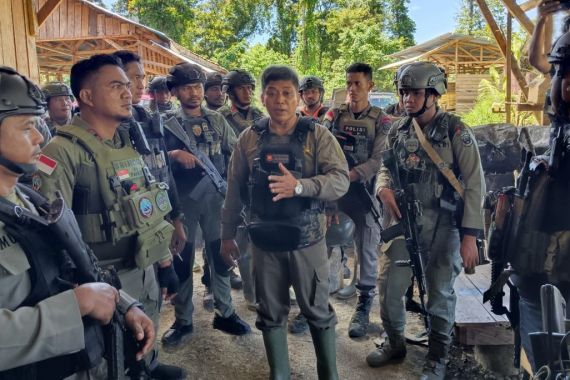 Aparat TNI Polri Terlibat Kontak Tembak 1 Jam 30 Menit dengan KKB Egianus - JPNN.COM