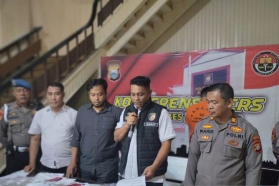 Wartawan di Makassar Membantah Menghamili Anak Kandung - JPNN.COM