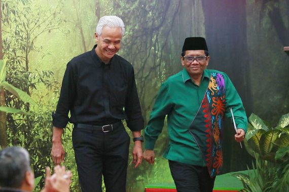 Dipasangkan dengan Mahfud, Ganjar Pastikan Hukum di Indonesia Tegas, Tak Lagi Abu-Abu - JPNN.COM