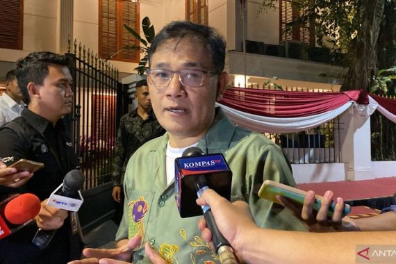 Budiman Sudjatmiko Menyarankan Prabowo Tanya Megawati jika Ingin Meminang Gibran jadi Cawapres - JPNN.COM