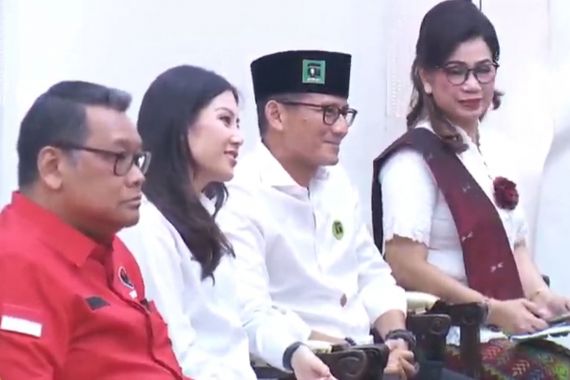 Ekspresi Sandiaga Saat Namanya Disebut Megawati Bukan sebagai Cawapres Pendamping Ganjar - JPNN.COM