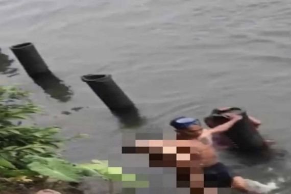 2 Bocah Berusia Empat Tahun Hanyut di Sungai Kampar, Satu Tewas - JPNN.COM