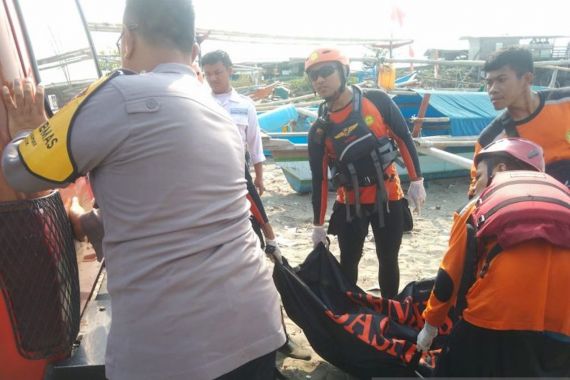 Terseret Arus Pantai Sunset Sukabumi, 1 Wisatawan Asal Bogor Tewas, 3 Selamat - JPNN.COM