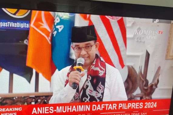Anies-Muhaimin Kenakan Syal Bermotif Sumba NTT Saat Daftar Pilpres 2024 di KPU - JPNN.COM