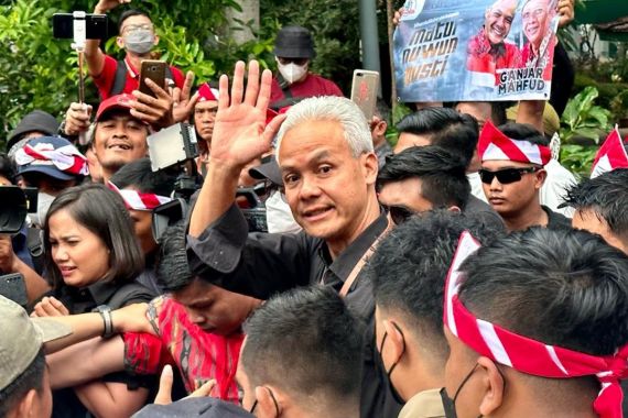 Ganjar: Dengan Mengucap Bismillahirrahmanirrahim, Saya dan Pak Mahfud akan Menjalankan Tugas Itu - JPNN.COM