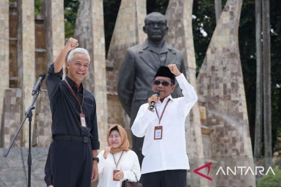 Alasan Ganjar-Mahfud Pilih Tugu Proklamasi jadi Tempat Berkumpul sebelum Mendaftar ke KPU - JPNN.COM