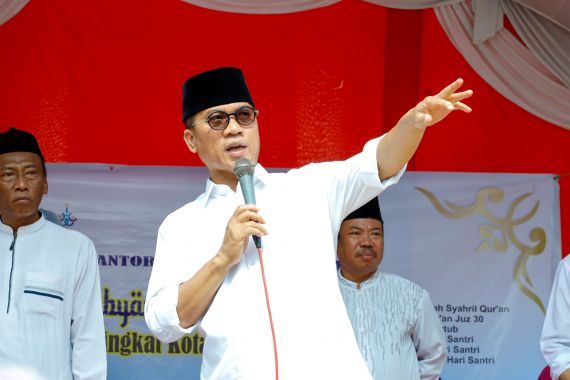 Wakil Ketua MPR Yandri Susanto Ajak Santri Berperan Aktif Melawan Kebodohan - JPNN.COM