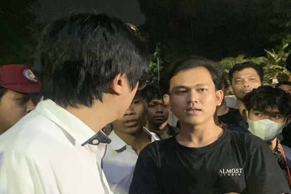 Polisi Membebaskan 15 Mahasiswa yang Ditahan Saat Demo Jokowi Pengkhianat Reformasi - JPNN.COM