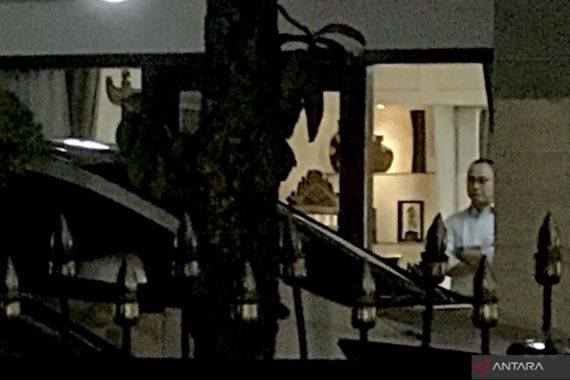 Malam-Malam Prabowo Sambangi Rumah Dinas Zulhas, Konon untuk Melobi Cawapres - JPNN.COM