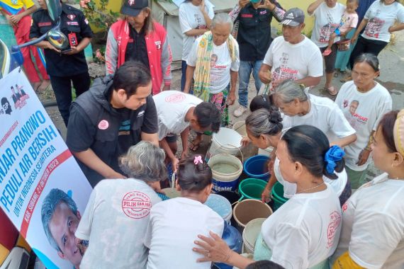 KawanJuangGP Bantu Warga yang Kesulitan Air Bersih di Subang - JPNN.COM