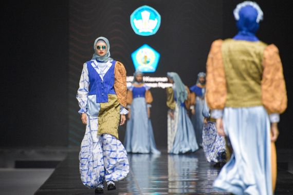 JMFW 2024 Jadi Ajang Pembuktian Anak-Anak Vokasi di Industri Fesyen  - JPNN.COM