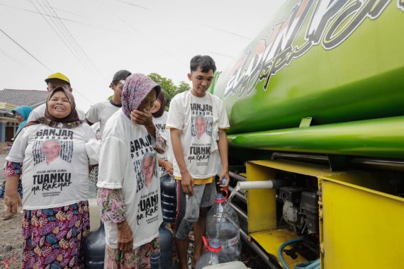 Pena Mas Ganjar Bantu Penuhi Kebutuhan Air Bersih Ratusan Warga di Kendal - JPNN.COM