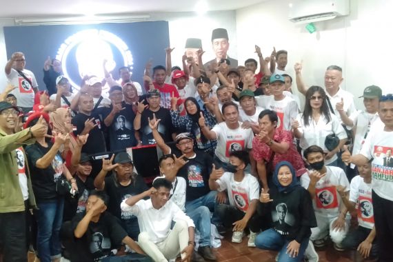Lepas Kaus Bergambar Prabowo-Jokowi, Projo se-Jawa Barat Siap Menangkan Ganjar-Mahfud - JPNN.COM