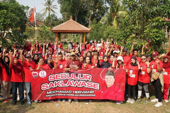Perkuat Basis Pemilih, Relawan Sedulur Saklawase Senam Sehat Bersama Masyarakat - JPNN.COM