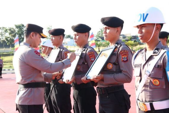 Mencoreng Nama Baik Polri, Enam Personel Polda Kaltara Dipecat Secara Tidak Hormat - JPNN.COM