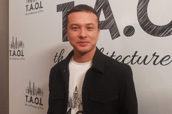 Perankan Sosok River di Film Adaptasi Novel, Nicholas Saputra Ungkap Tantangan - JPNN.COM