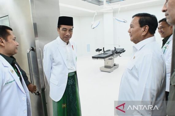 Jokowi Meresmikan 2 RS TNI di Surabaya, Ini Pesannya - JPNN.COM