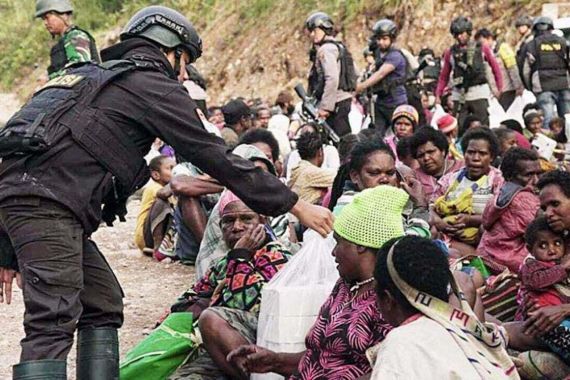 Aksi TNI Polri Evakuasi Warga dari Serangan KST Diapresiasi Rakyat Papua - JPNN.COM